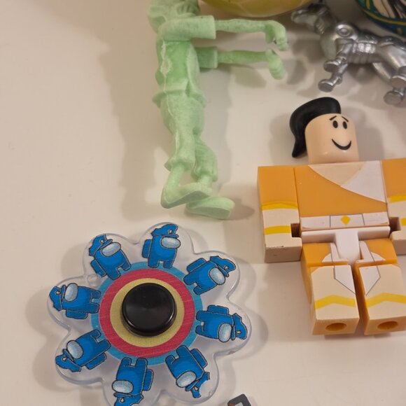 23-pc Kids Toy Lot – Roblox, Playmobil, Minecraft - Picture 2 of 5